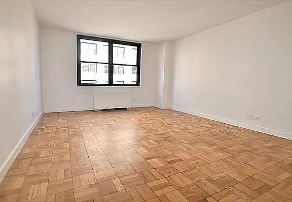 3rd image of 225 E 93rd St APT 6E