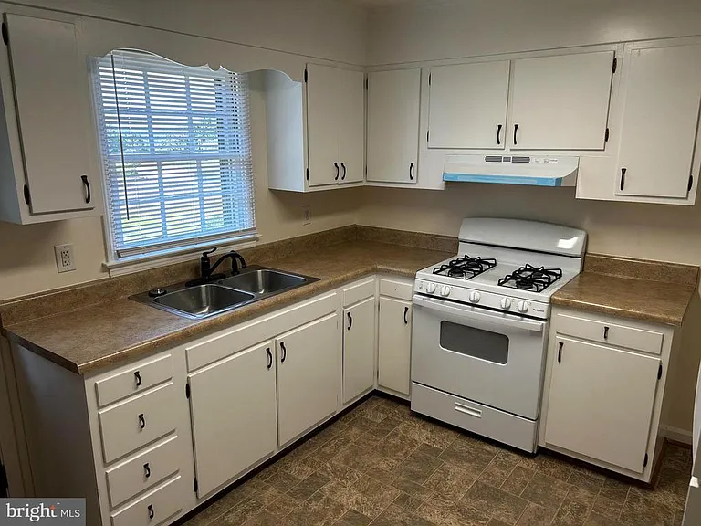 525 Azalea St — Photo 8