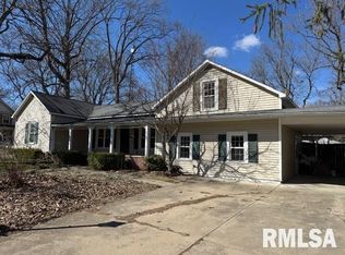 245 W Loud St, Virden, IL 62690