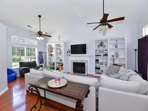 4th image of 17490 Dalton Ct