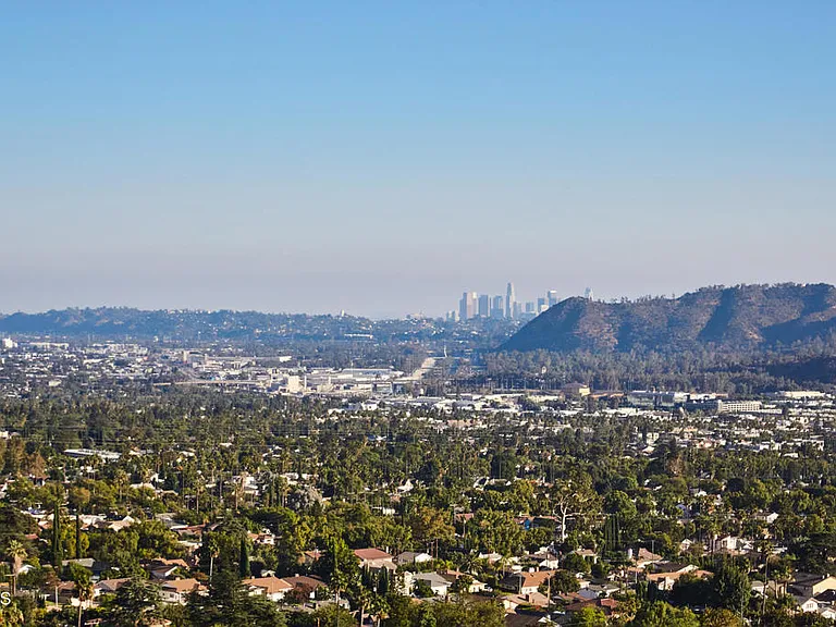 1234 E Tujunga Ave — Photo 8