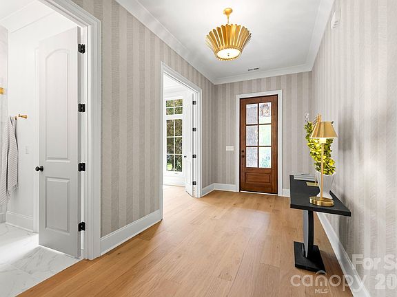4th image of 815 Manhasset Rd
