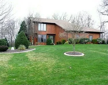 160 Blackstone Dr photo 1
