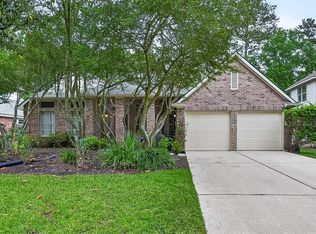 46 E Hobbit Glen Dr, Conroe, TX 77384