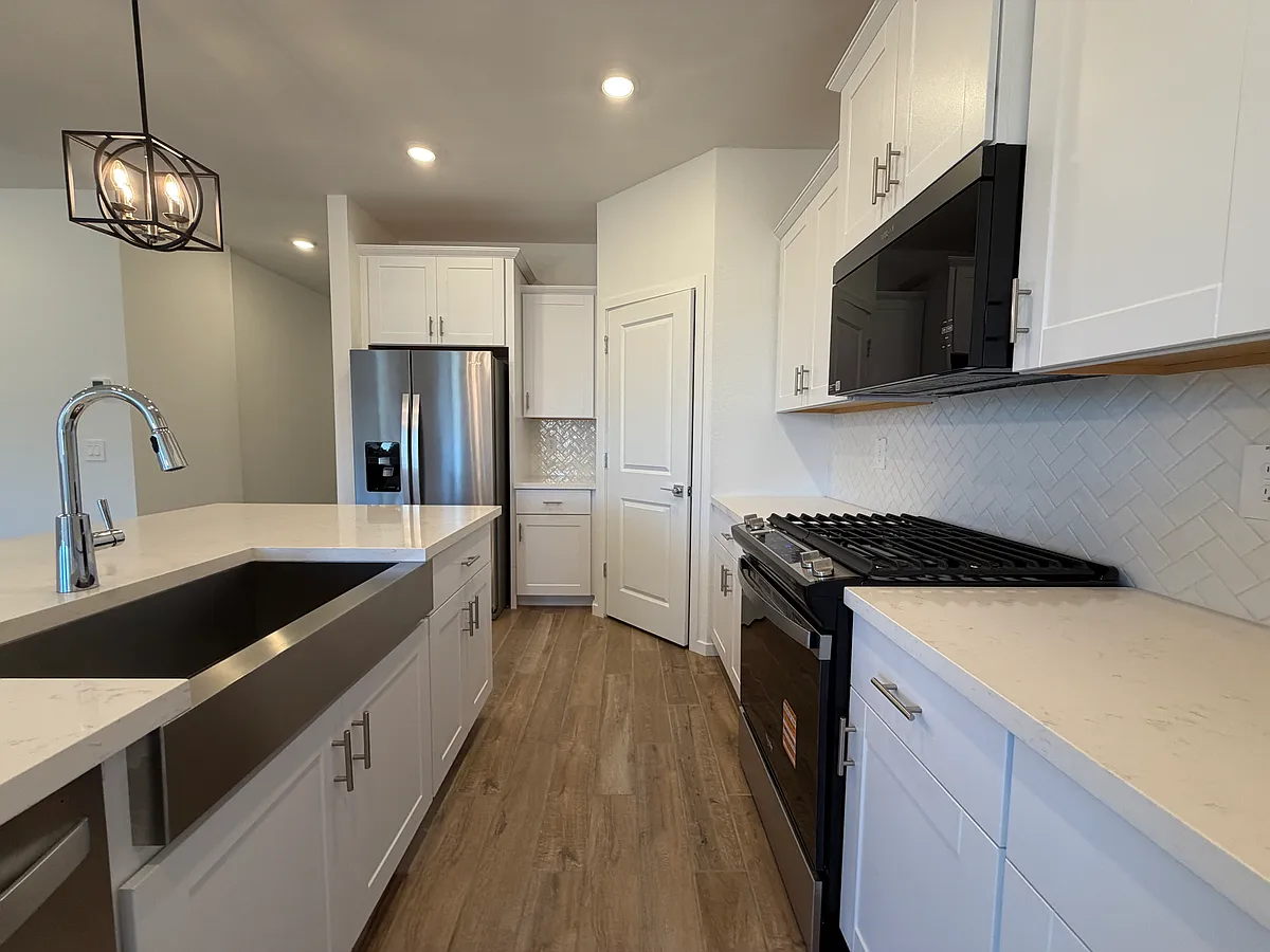 Building Photo - 15887 W Cottontail Ln