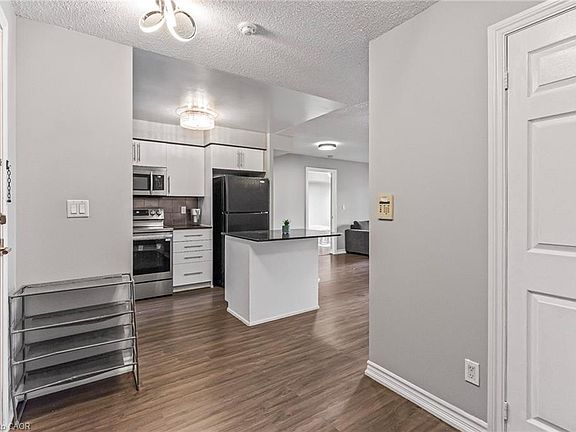 5th image of 310 Burnhamthorpe Rd W #401