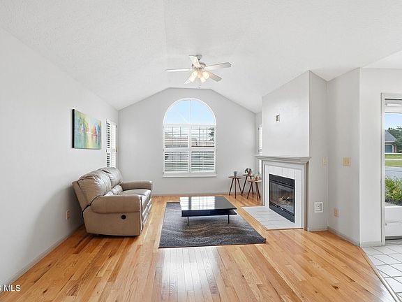 5th image of 2235 Fox Run Cir #4-14