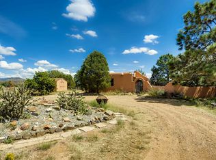 4 Demas Rd, Santa Fe, NM 87508