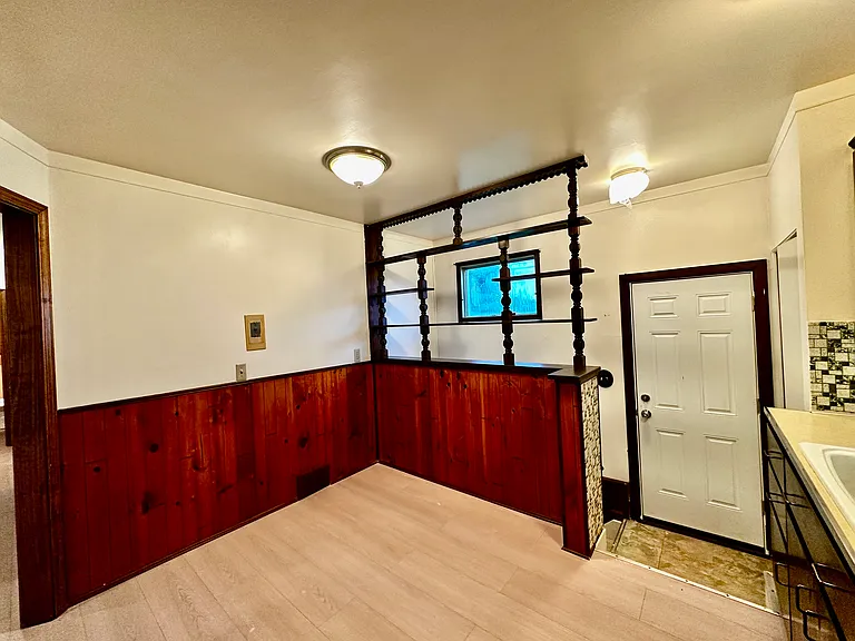 1585 Berkshire St — Photo 17