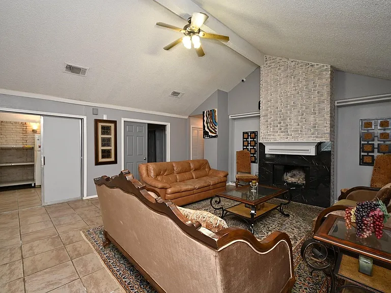 13102 Richmond Ave — Photo 28