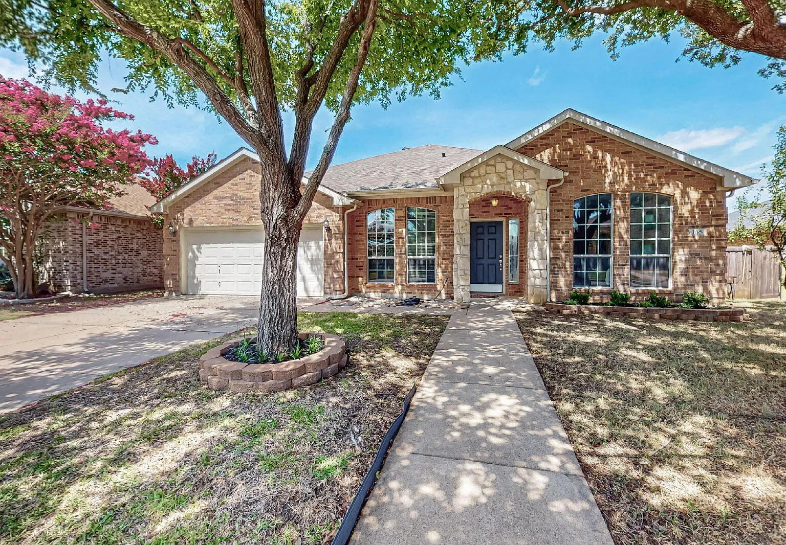 4 bed, 2.0 bath, 2164 sqft, $2,250 — Photo 1