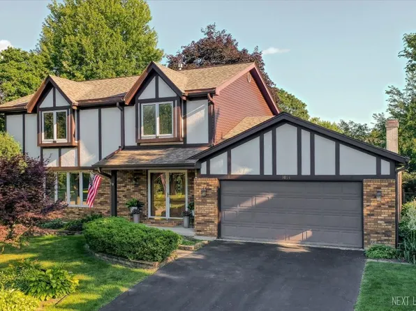 1054 Maple Ln, Batavia, IL 60510