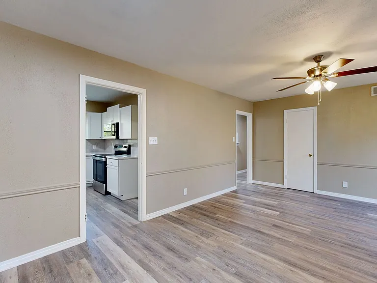 1901 White Ave — Photo 10