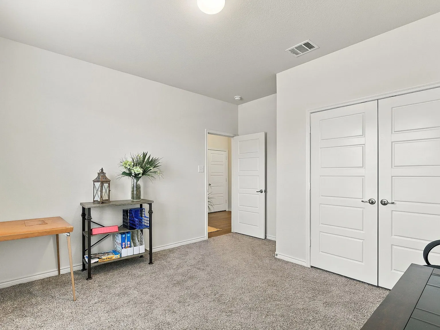 4 bed, 2165 sqft, $2,400 — Photo 4