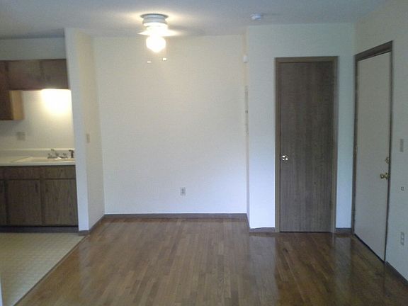 5th image of 664 S Kentwood Ave #D13