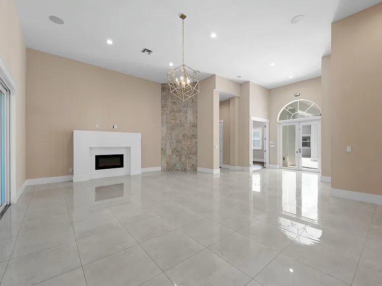 15503 Temple Blvd — Photo 11