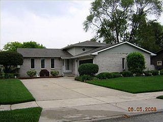 2nd image of 425 W 55th Pl