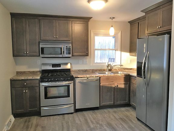 3rd image of 5256 Larkin Ave NE