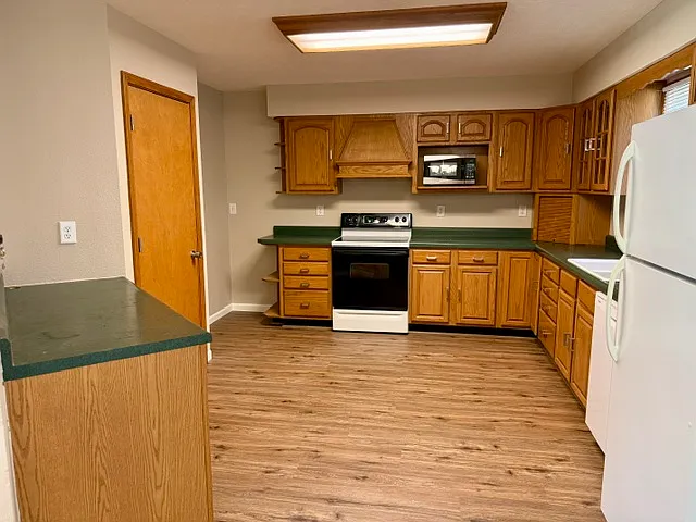 198 Sunset Dr — Photo 3