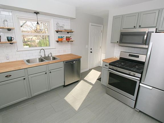 3rd image of 4948 Rosslyn Ave