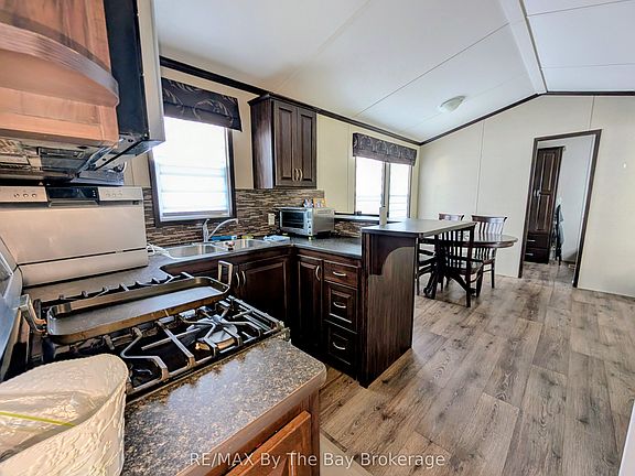 4th image of 42 Temagami Trl