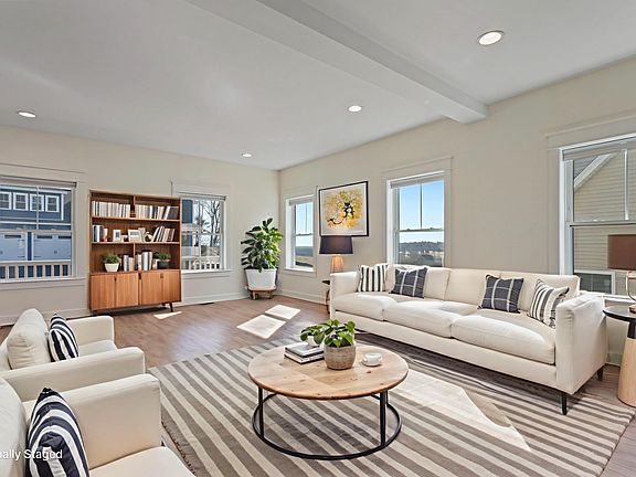 5th image of 36 Eisenhower Drive