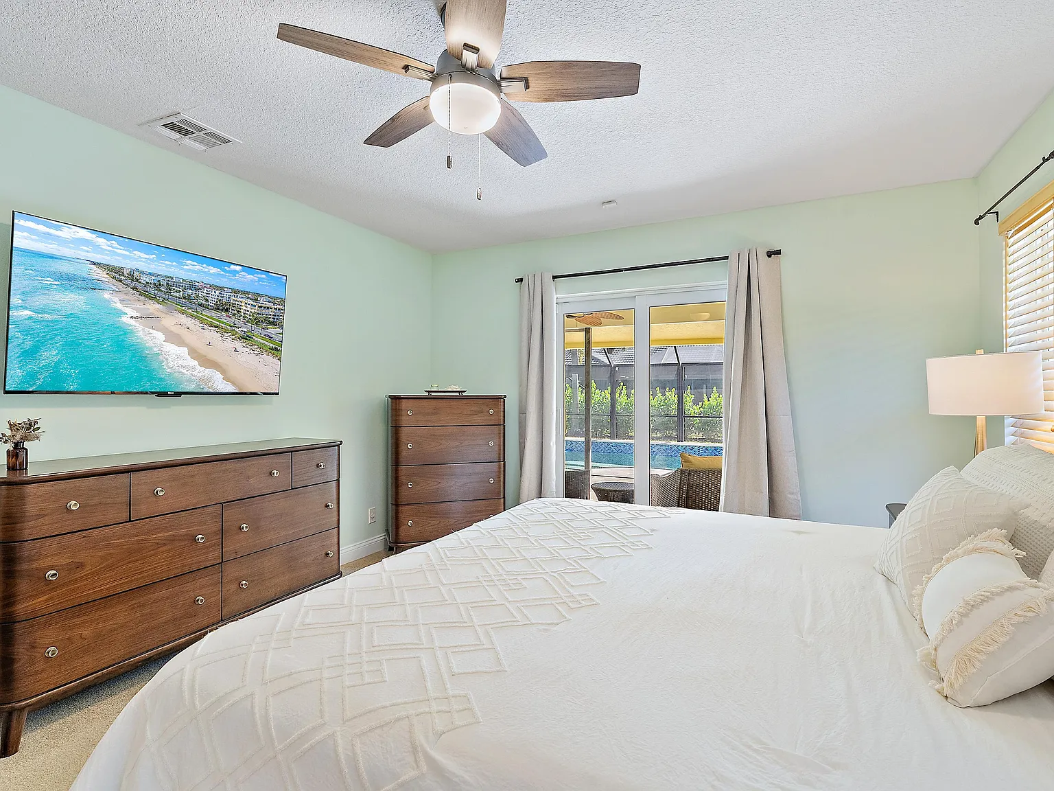 3 bed, 1904 sqft, $8,000 — Photo 3