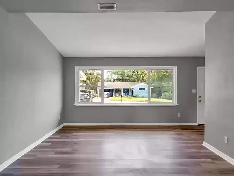 360 Chicago Ave — Photo 21