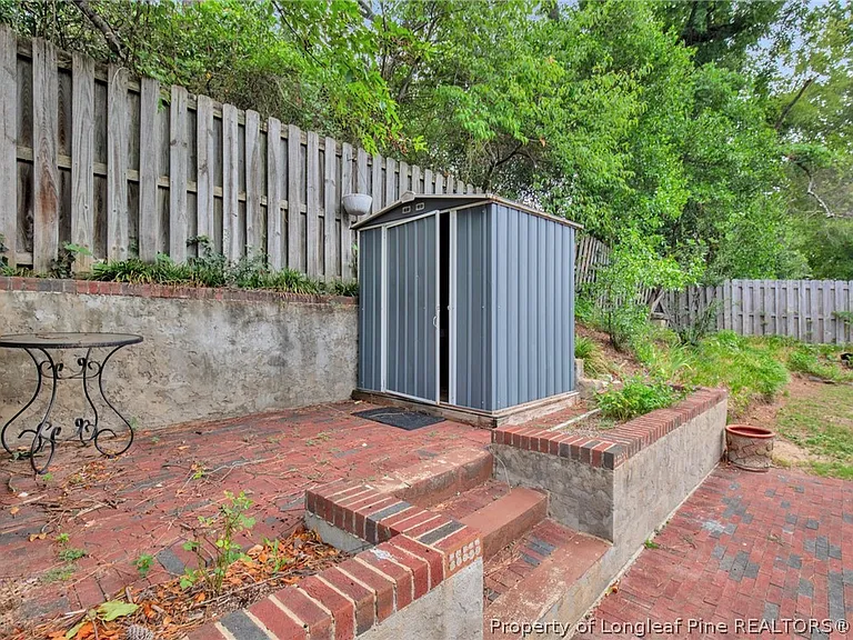 425 Cityview Ln — Photo 24