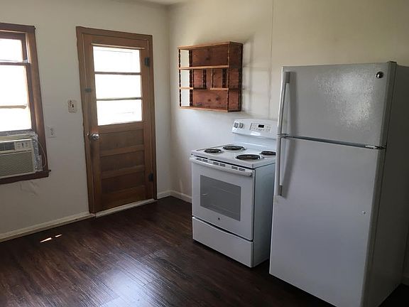 Kitchen / Dining room combo 10'x12'