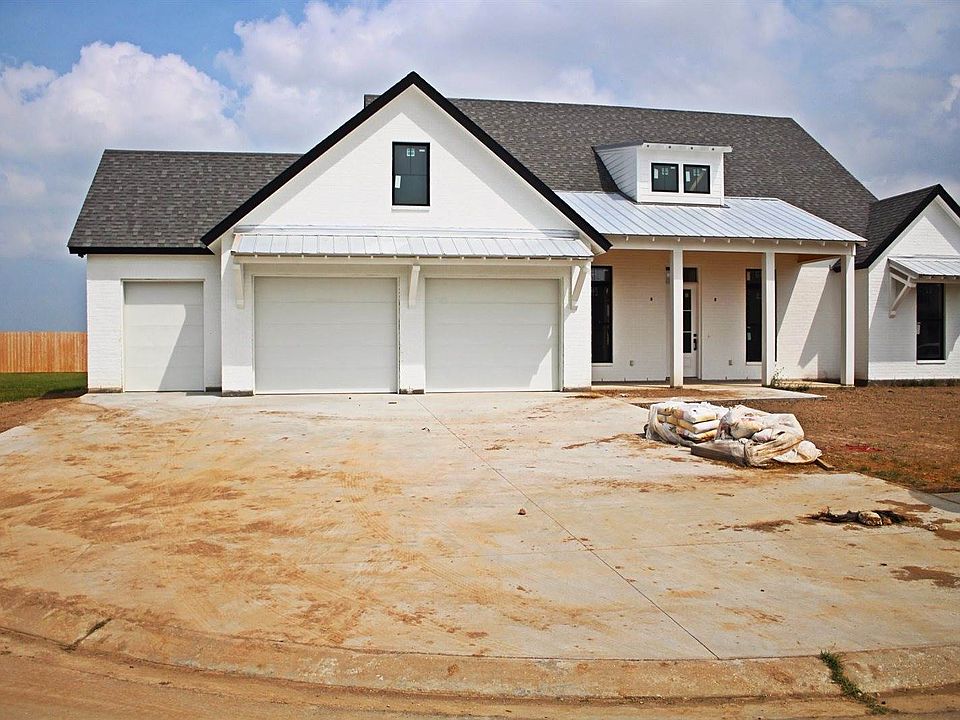 1st image of 304 McArthur Ct