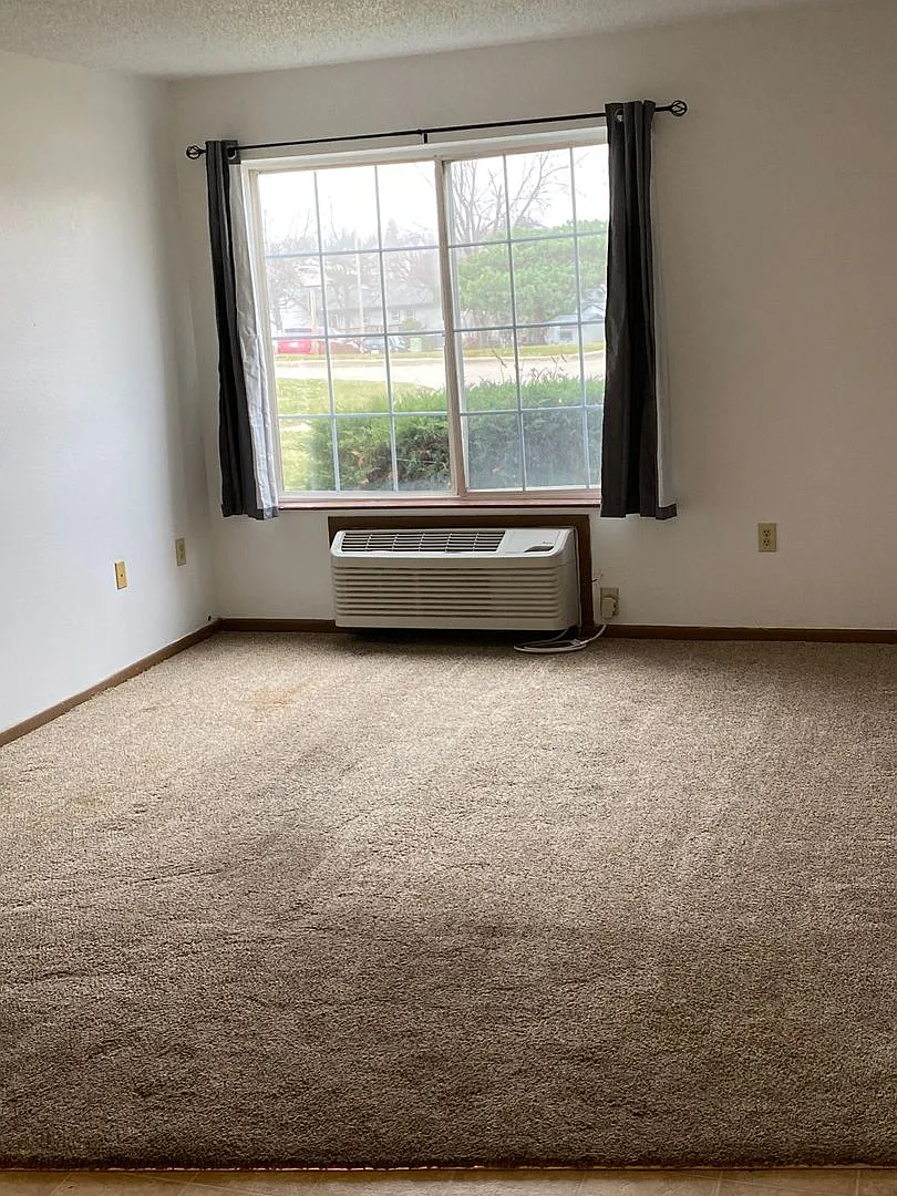 Hillcrest Apts — Photo 1