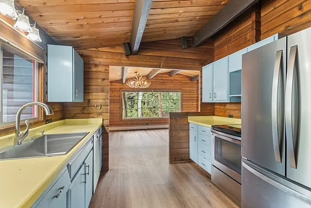 1285 Riverside Dr — Photo 32