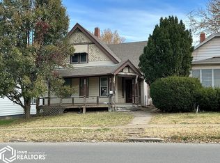 704 S 9th St, Burlington, IA 52601