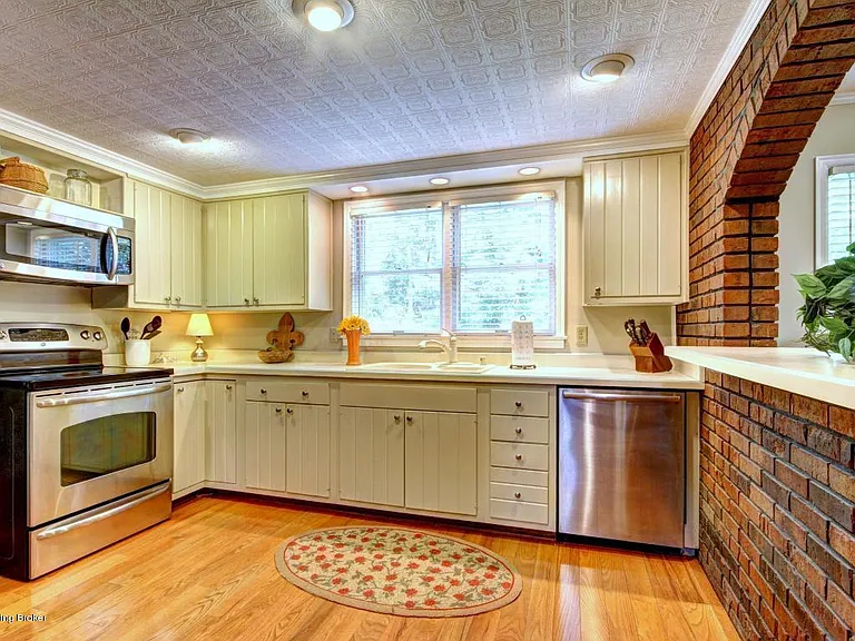11207 Seatonville Rd — Photo 6