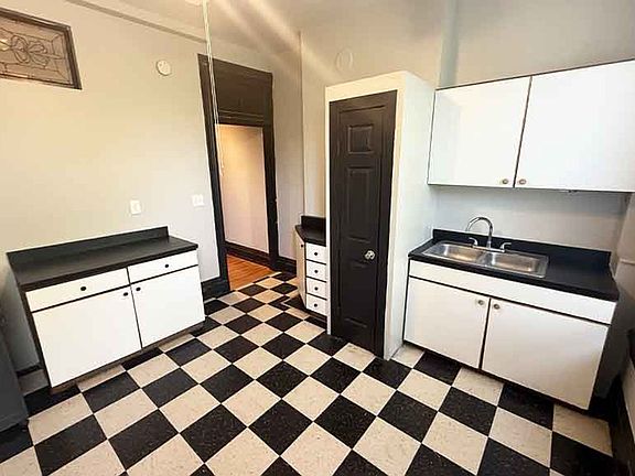 3rd image of 2215-2217-2219 Ohio Ave #2217-02
