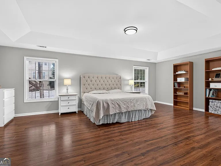 323 Revolution Dr — Photo 27