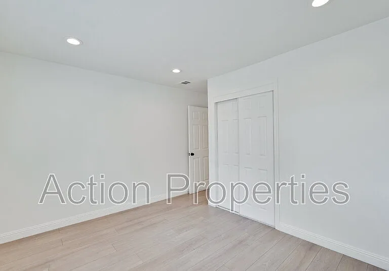 2126 Warmwood Ln — Photo 24