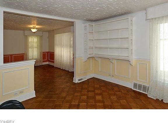 5th image of 1907 Willowdale Ave