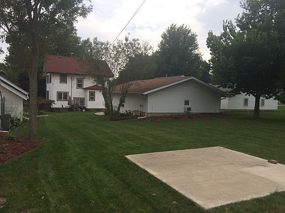 2nd image of 914 Hill St