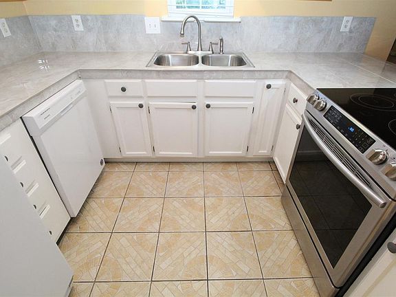 5th image of 8141 Stonebrook Dr