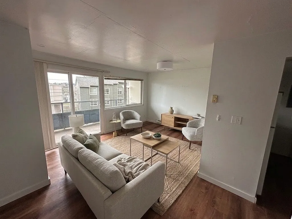 3 bed, 1000 sqft, $2,700 — Photo 1