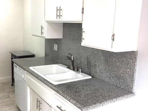 4th image of 1040 N Laurel Ave APT 3