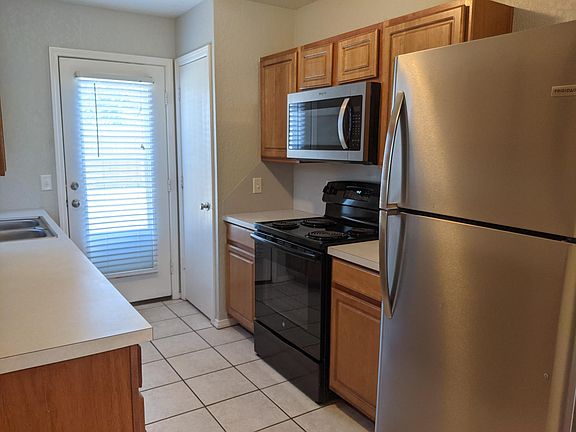 5th image of 426 Leopard Lily Dr