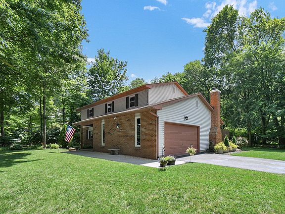 3rd image of 13892 Woodsedge Ct