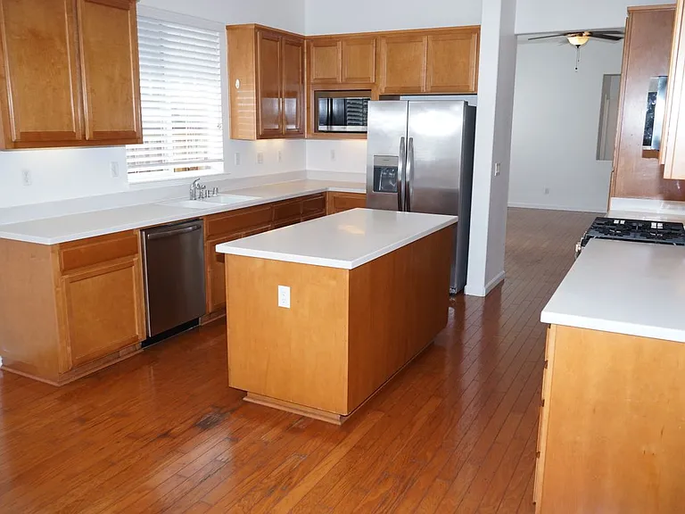 467 E Legacy Dr — Photo 7