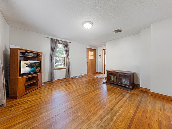 5th image of 330 Lake St W