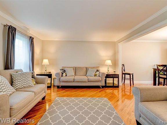 3rd image of 5591 Kingsfield Dr