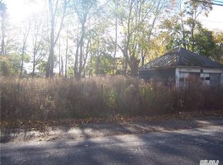 26 Storey Ave, Central Islip, NY 11722