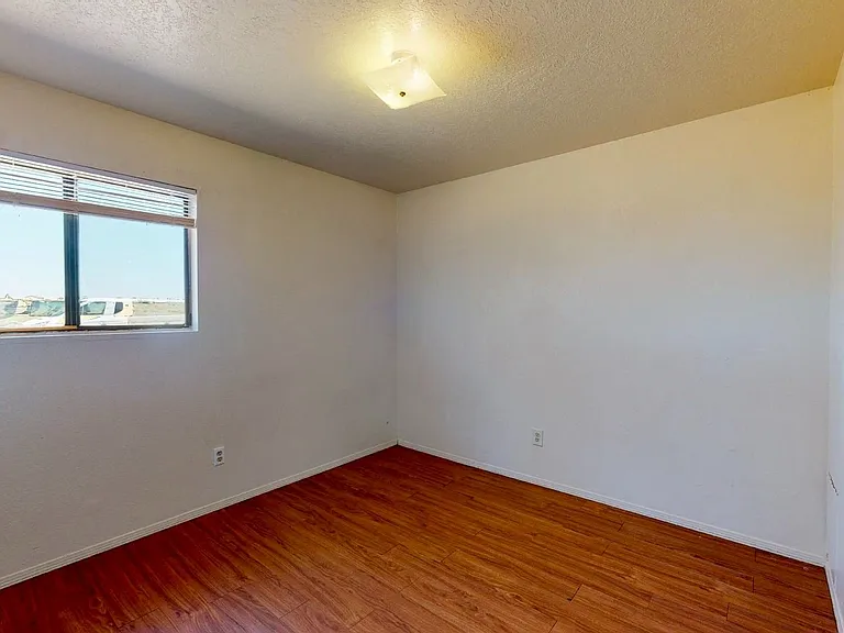 513 Vancouver Rd SE — Photo 6